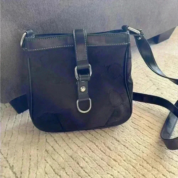 Chaps crossbody purse black - Picture 6 of 8